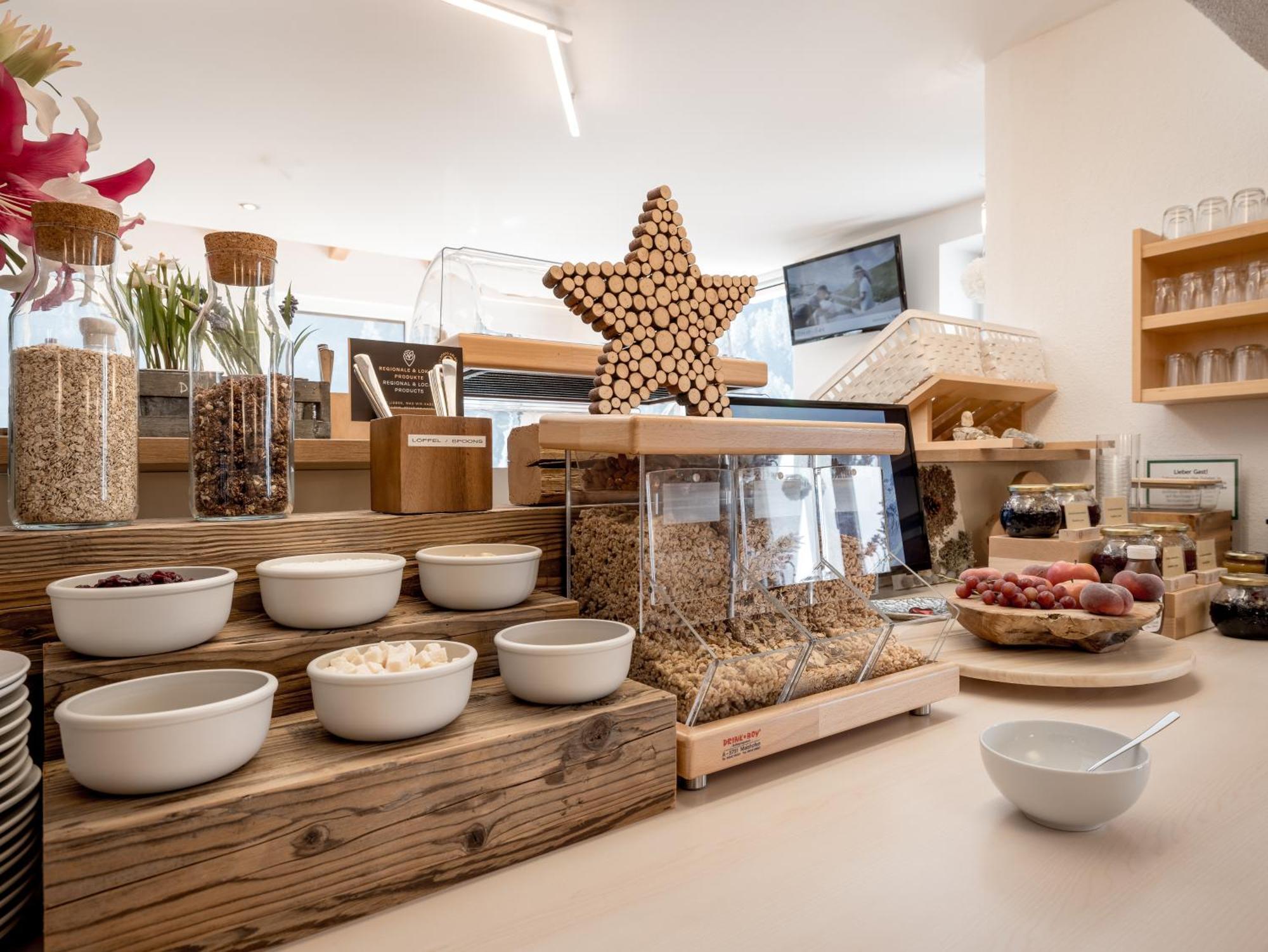 Отель Quality Hosts Arlberg - Haus Pepi Eiter Санкт-Антон-ам-Арльберг Экстерьер фото