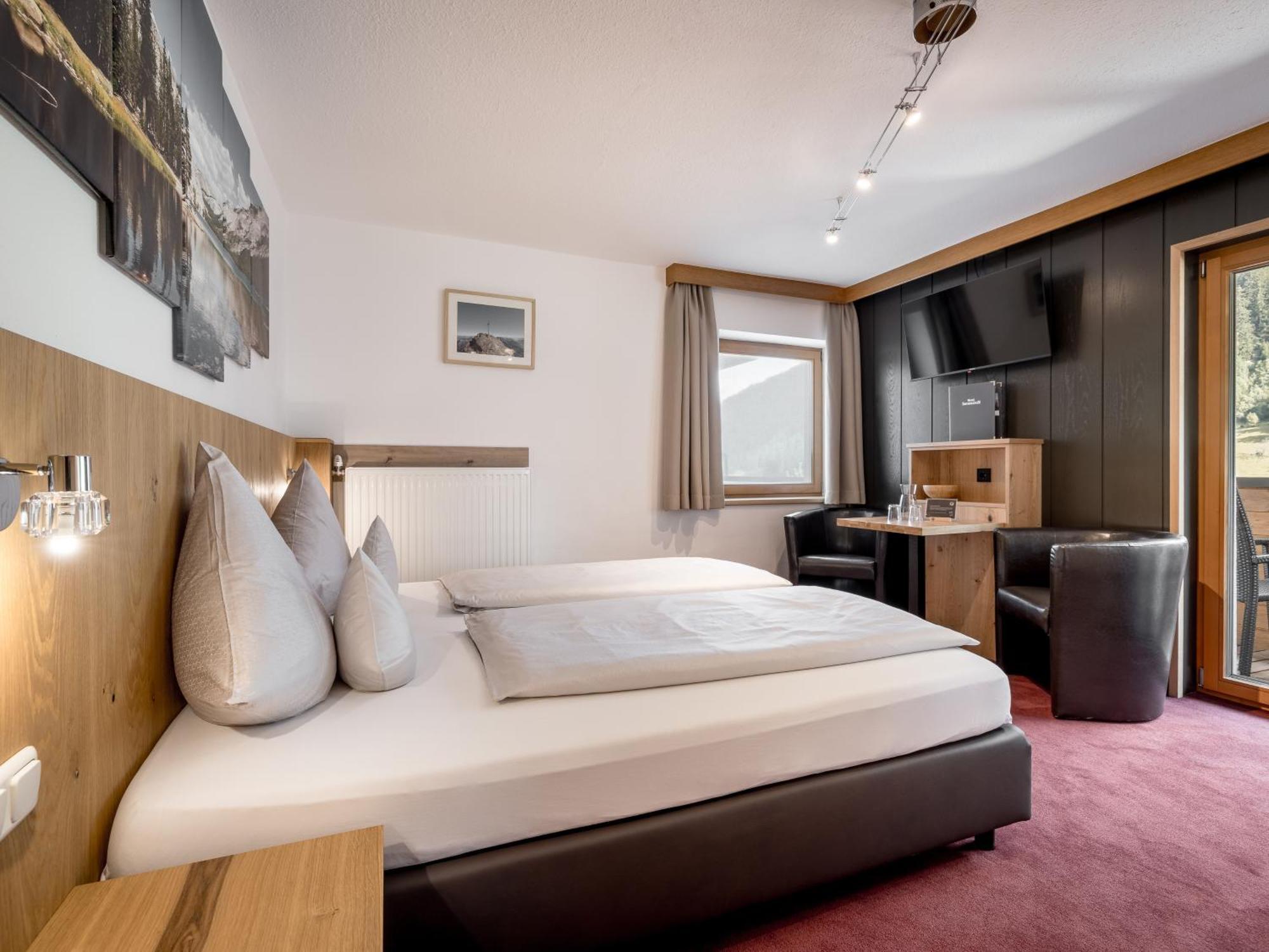 Отель Quality Hosts Arlberg - Haus Pepi Eiter Санкт-Антон-ам-Арльберг Экстерьер фото